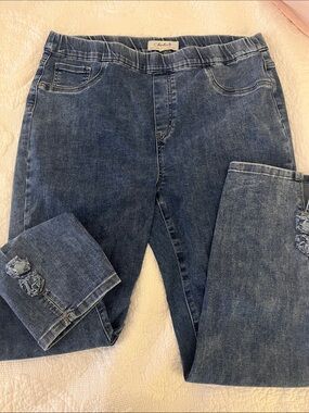 CHARLIE B Mid-Rise Dark Blue Jeggings with Distressed Cuffs 14
